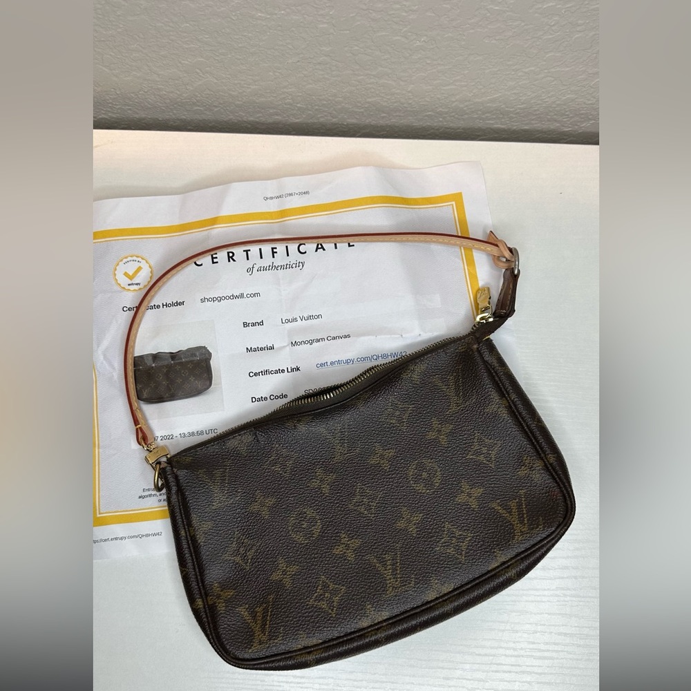 LOUIS VUITTON Monogram Pochette